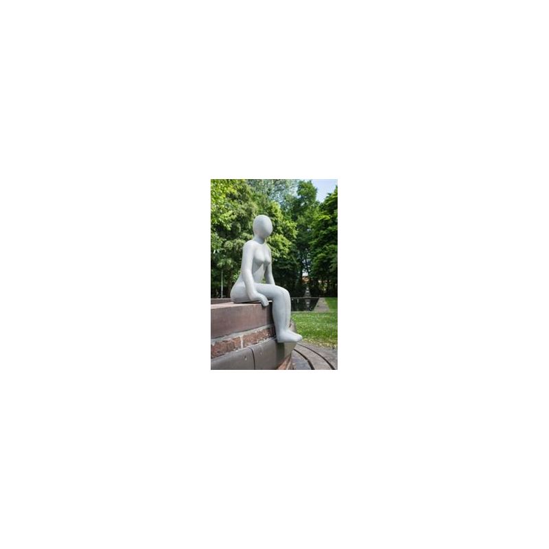 Photo Deco femme assise sur mur